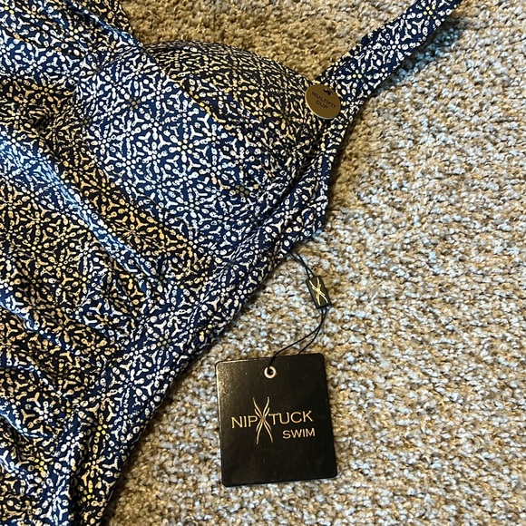 Nip Tuck Swim NWT Size 6 one piece, navy print w/gold accent detail ADORABLE - Picture 2 of 4